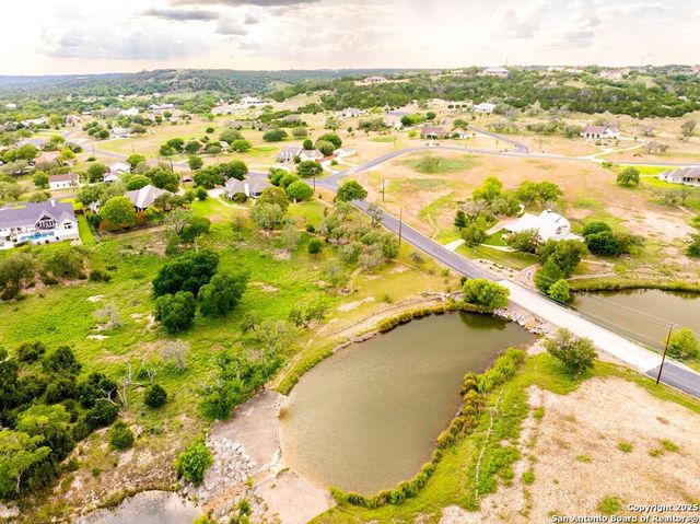 100 Glen Lakes Ct W, Ingram, TX 78025