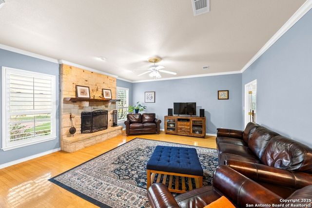 100 Glen Lakes Ct W, Ingram, TX 78025