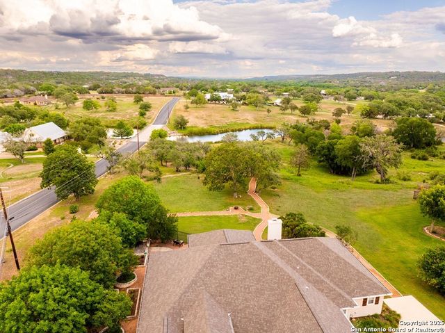100 Glen Lakes Ct W, Ingram, TX 78025