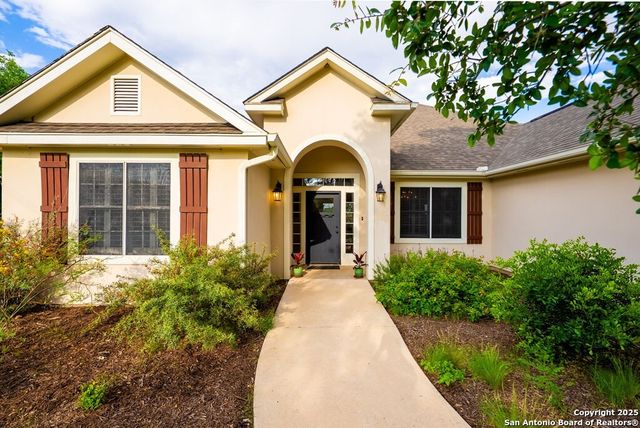 100 Glen Lakes Ct W, Ingram, TX 78025