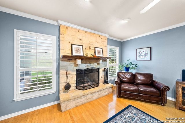 100 Glen Lakes Ct W, Ingram, TX 78025