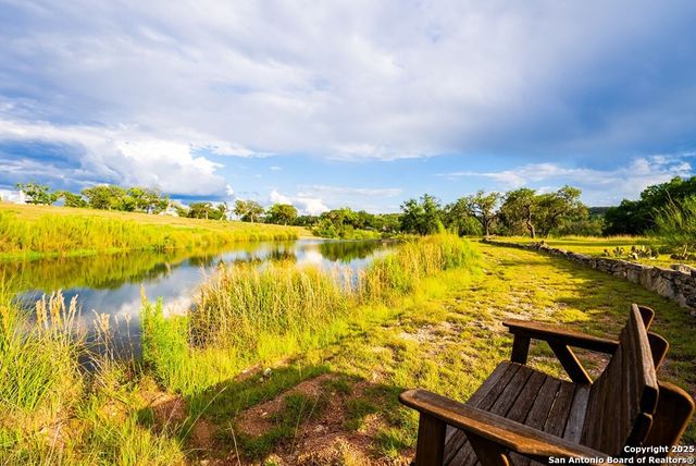 100 Glen Lakes Ct W, Ingram, TX 78025