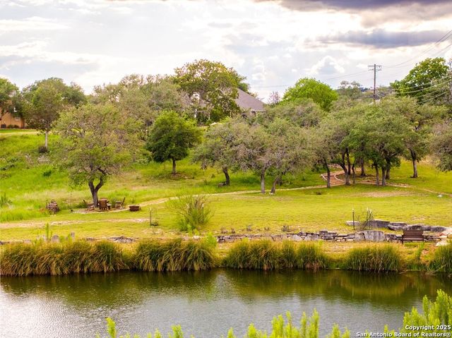 100 Glen Lakes Ct W, Ingram, TX 78025