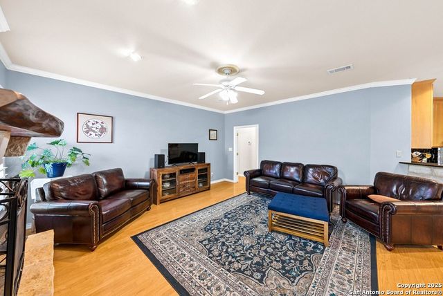100 Glen Lakes Ct W, Ingram, TX 78025