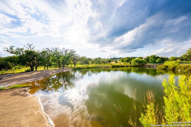 100 Glen Lakes Ct W, Ingram, TX 78025