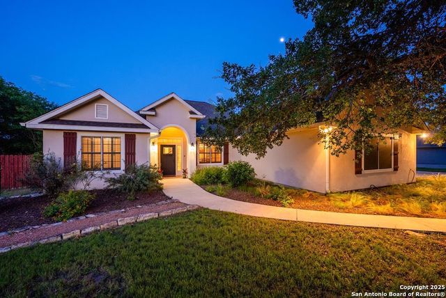 100 Glen Lakes Ct W, Ingram, TX 78025