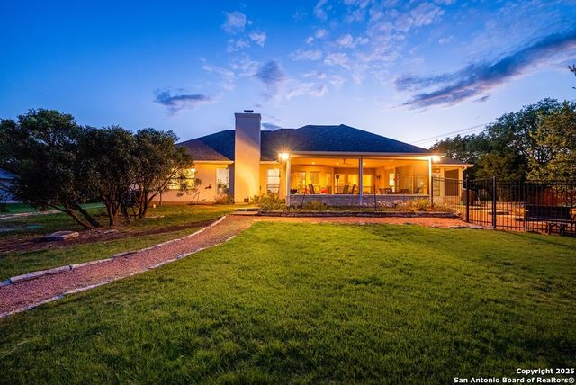 100 Glen Lakes Ct W, Ingram, TX 78025