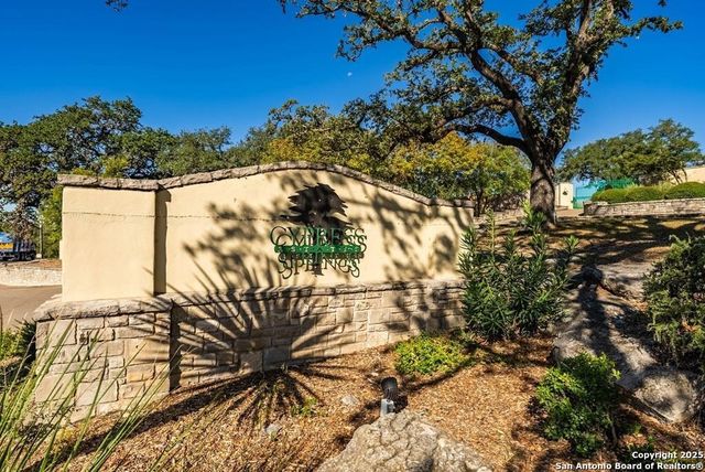 100 Glen Lakes Ct W, Ingram, TX 78025
