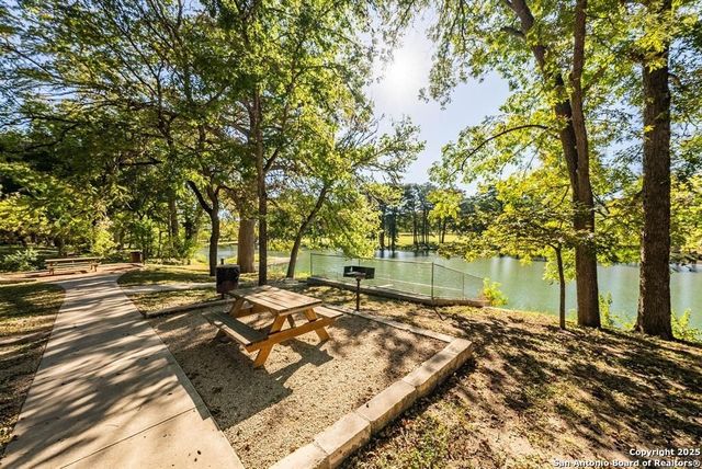 100 Glen Lakes Ct W, Ingram, TX 78025
