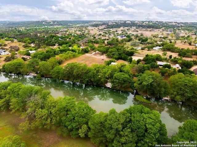 100 Glen Lakes Ct W, Ingram, TX 78025