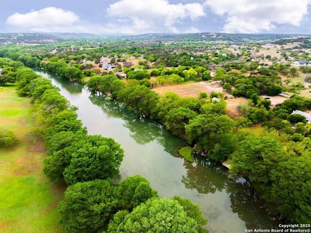 100 Glen Lakes Ct W, Ingram, TX 78025