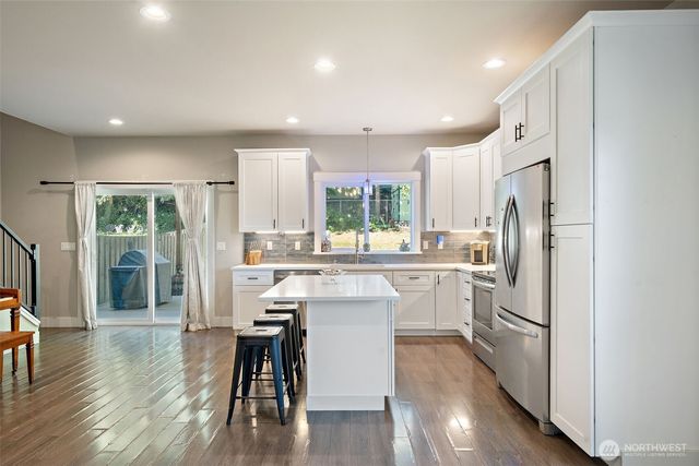 1559 Thompson Drive, Bremerton, WA 98337