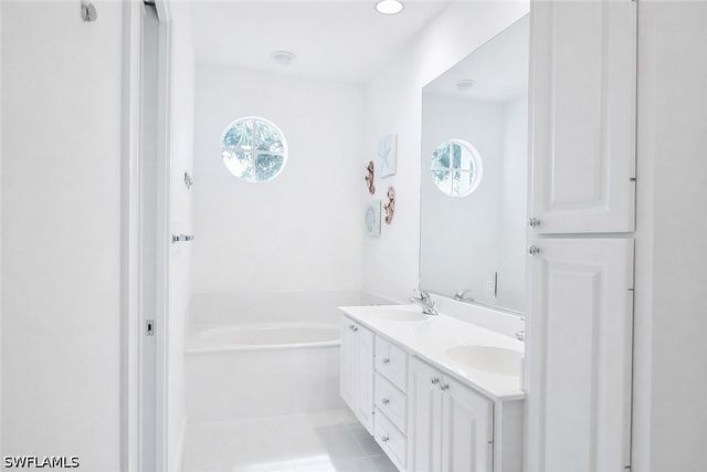 6182 Towncenter CIR, Naples, FL 34119