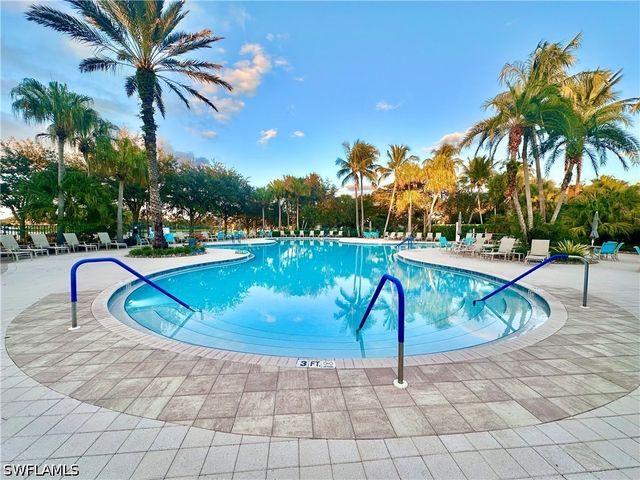 6182 Towncenter CIR, Naples, FL 34119