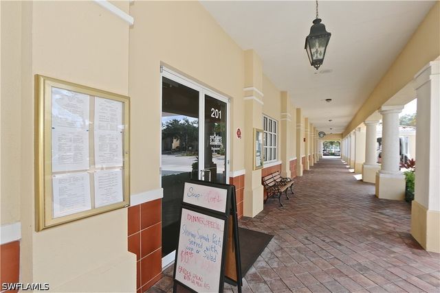 6182 Towncenter CIR, Naples, FL 34119