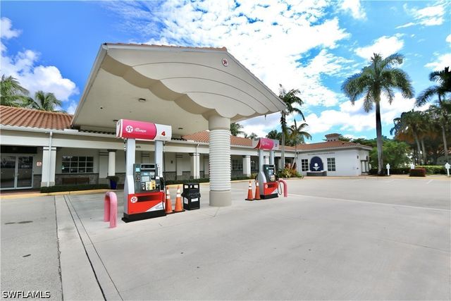 6182 Towncenter CIR, Naples, FL 34119