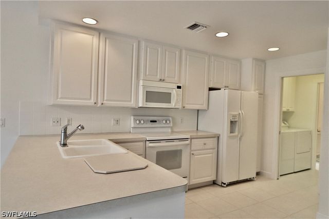 6182 Towncenter CIR, Naples, FL 34119