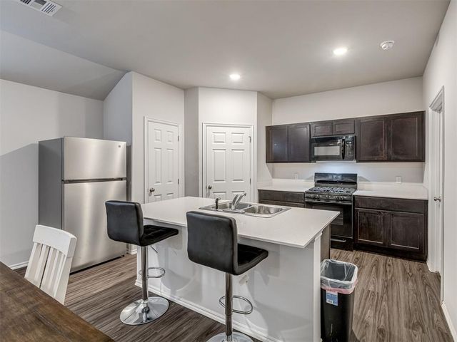 11604 SW 12th Street, Yukon, OK 73099