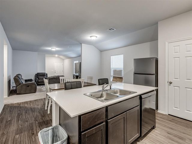 11604 SW 12th Street, Yukon, OK 73099