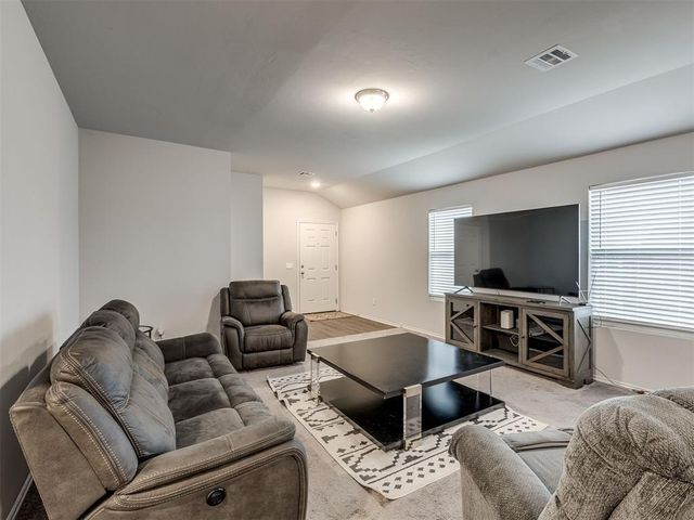 11604 SW 12th Street, Yukon, OK 73099