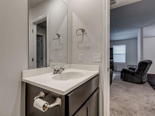 11604 SW 12th Street, Yukon, OK 73099