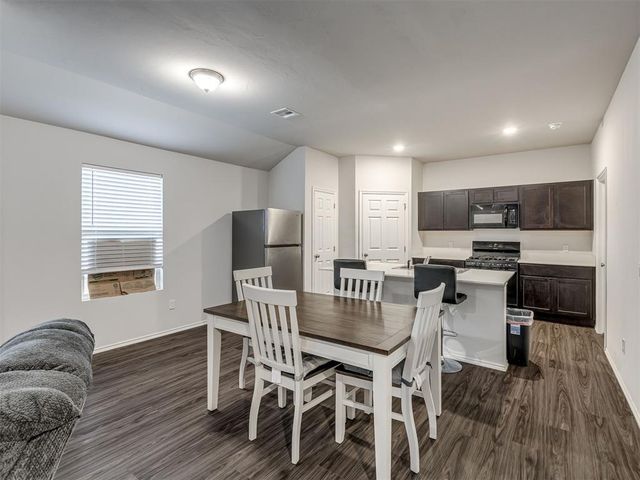 11604 SW 12th Street, Yukon, OK 73099