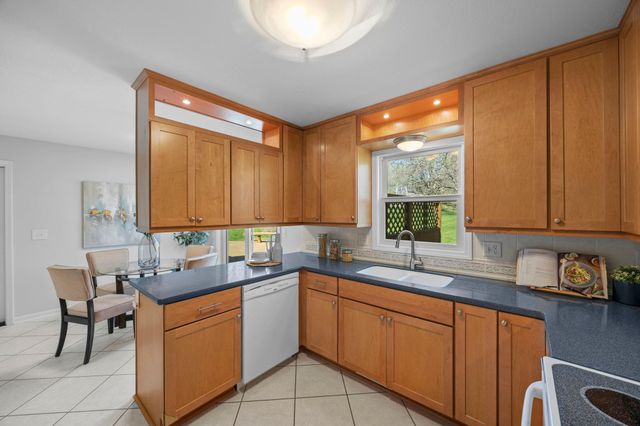 12246 Oxbow Drive, Eden Prairie, MN 55347