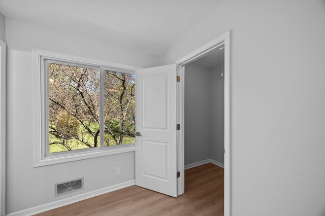 12246 Oxbow Drive, Eden Prairie, MN 55347