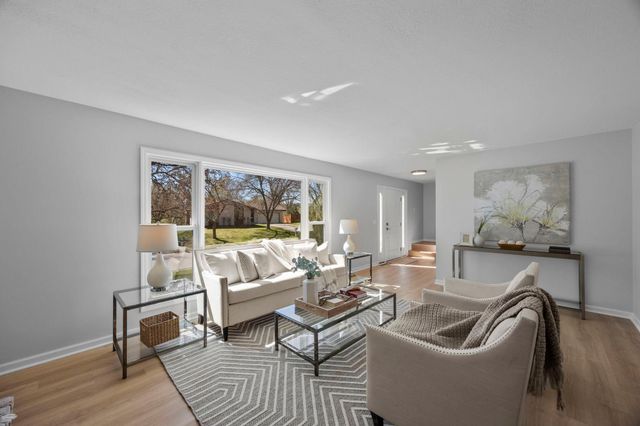 12246 Oxbow Drive, Eden Prairie, MN 55347