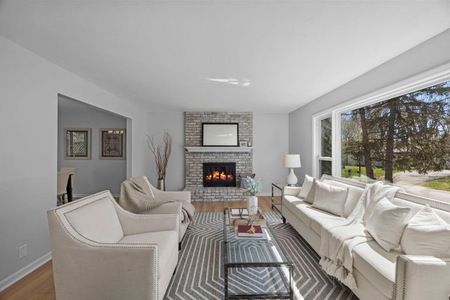 12246 Oxbow Drive, Eden Prairie, MN 55347