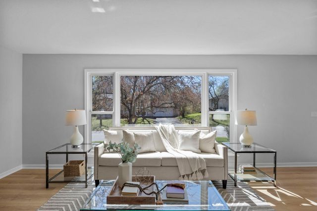 12246 Oxbow Drive, Eden Prairie, MN 55347