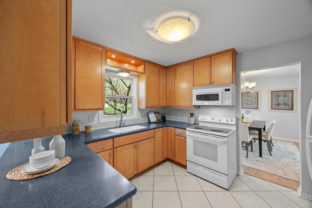 12246 Oxbow Drive, Eden Prairie, MN 55347