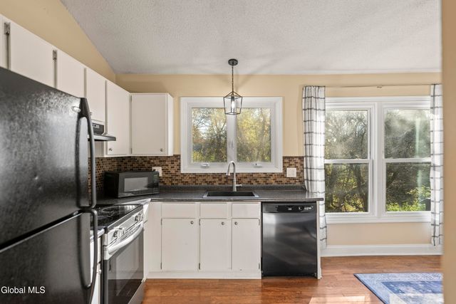 87 Algonquin Road, Clifton Park, NY 12065