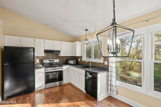 87 Algonquin Road, Clifton Park, NY 12065