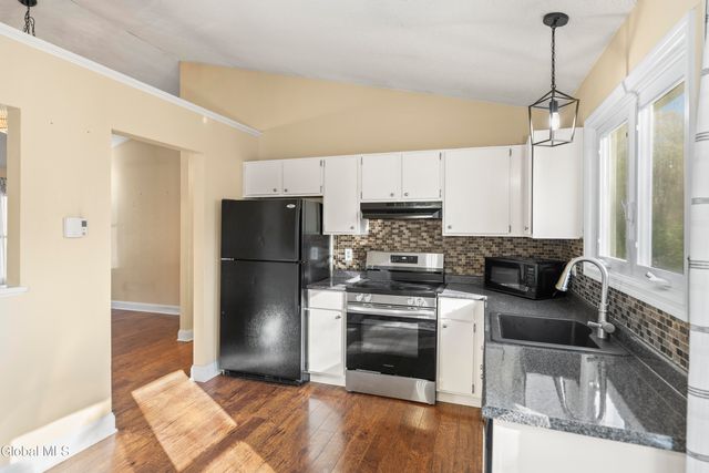 87 Algonquin Road, Clifton Park, NY 12065