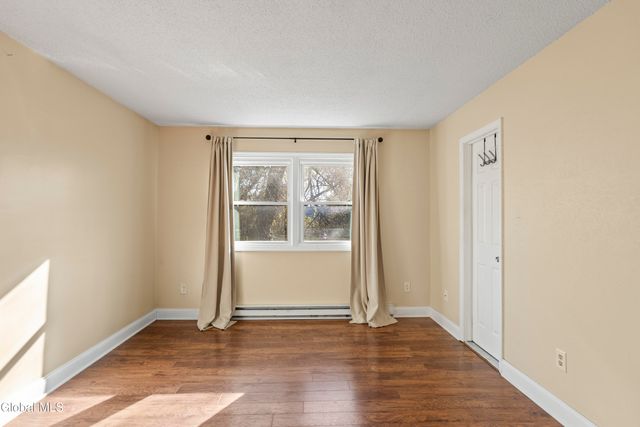 87 Algonquin Road, Clifton Park, NY 12065