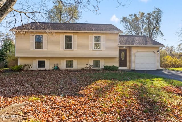 87 Algonquin Road, Clifton Park, NY 12065