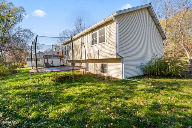 87 Algonquin Road, Clifton Park, NY 12065