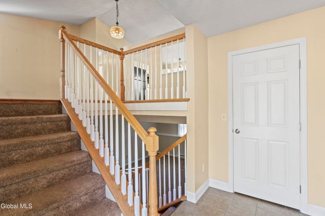 87 Algonquin Road, Clifton Park, NY 12065