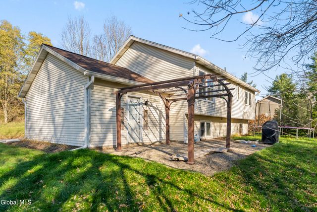 87 Algonquin Road, Clifton Park, NY 12065