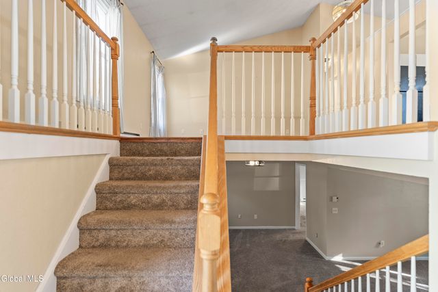 87 Algonquin Road, Clifton Park, NY 12065