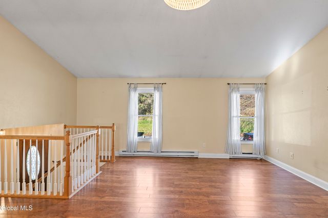 87 Algonquin Road, Clifton Park, NY 12065