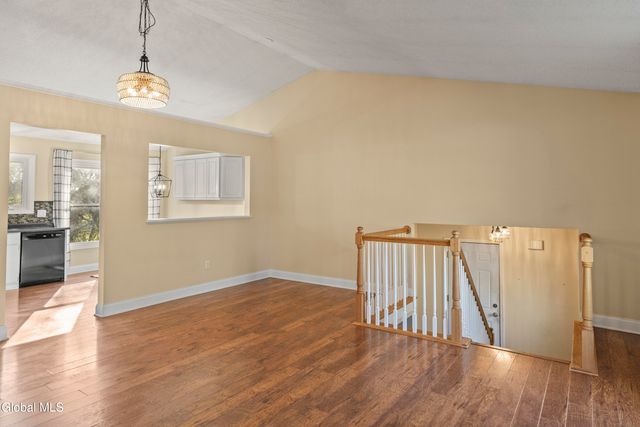 87 Algonquin Road, Clifton Park, NY 12065