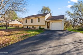 87 Algonquin Road, Clifton Park, NY 12065