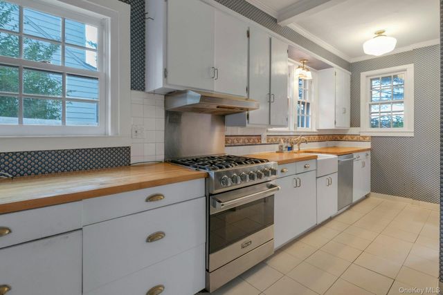 733 Stuart Avenue, Mamaroneck, NY 10543