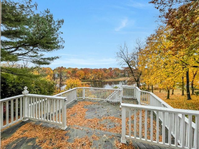 733 Stuart Avenue, Mamaroneck, NY 10543