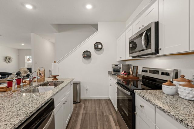 718 Amesbury Road, Conroe, TX 77316