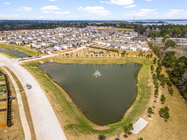 718 Amesbury Road, Conroe, TX 77316