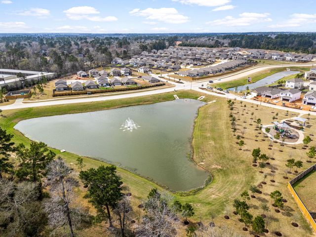 718 Amesbury Road, Conroe, TX 77316