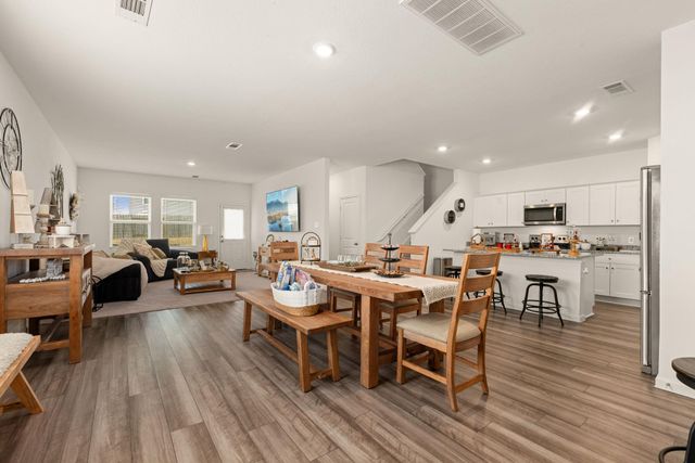 718 Amesbury Road, Conroe, TX 77316